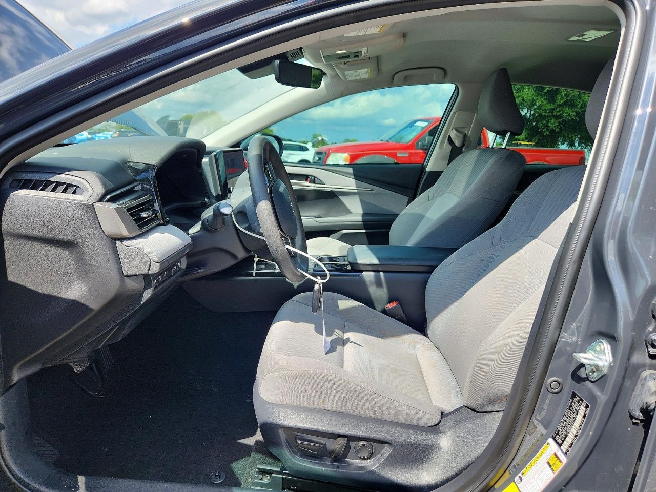 2025 TOYOTA CAMRY LE — Фото 7 из 12