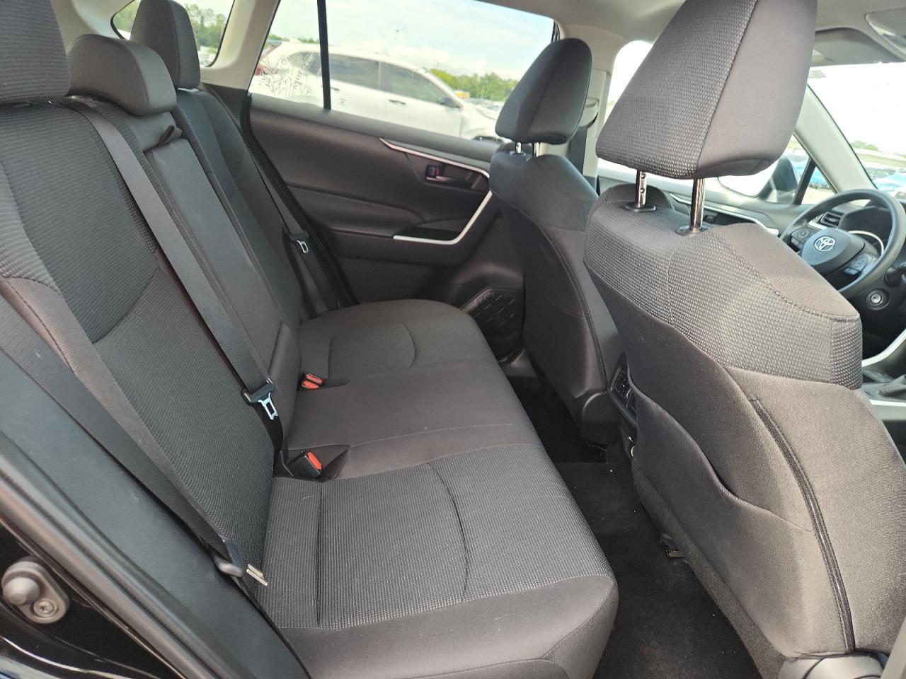 2025 TOYOTA RAV4 LE — Фото 11 из 14