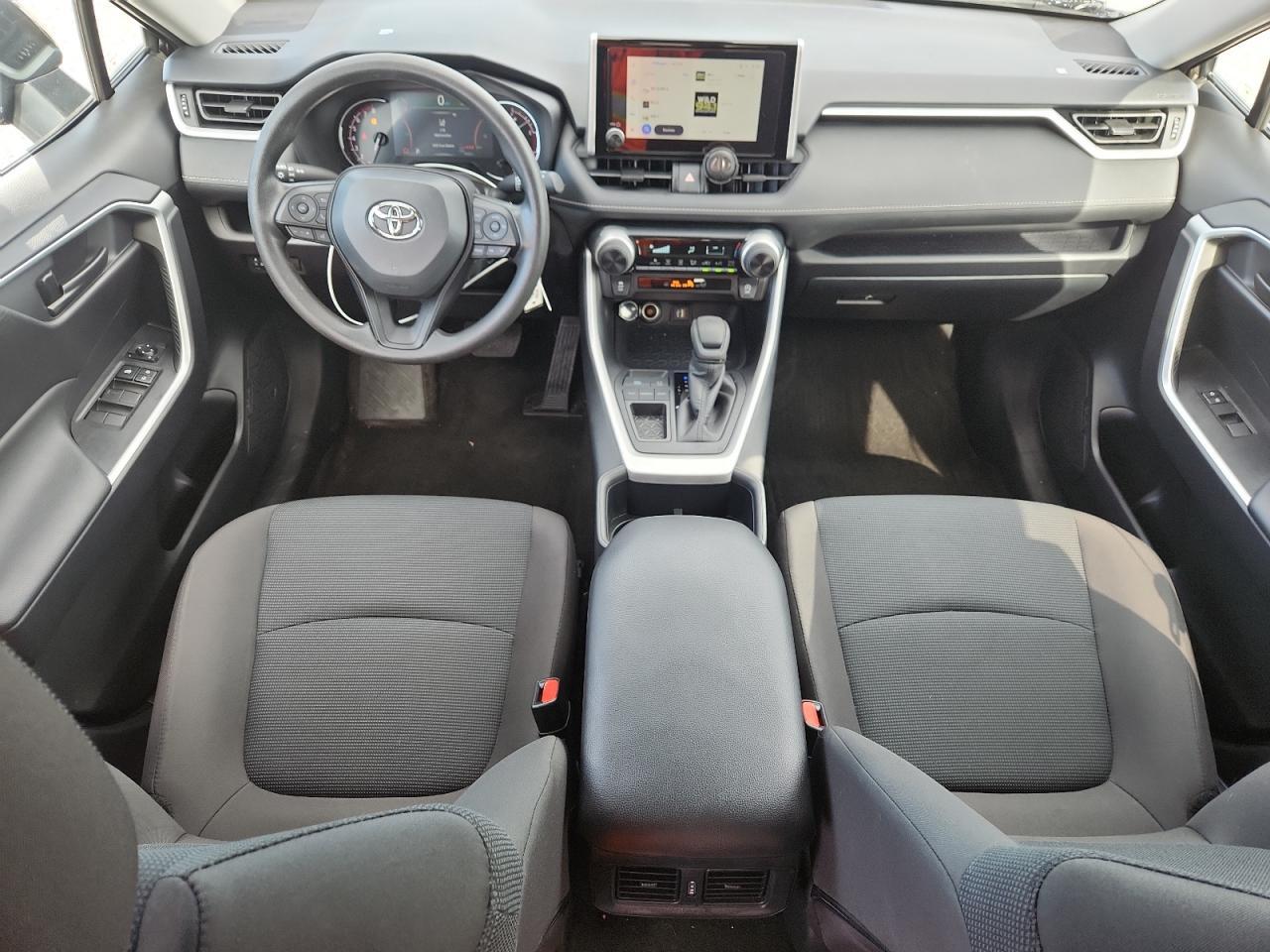 2025 TOYOTA RAV4 LE — Фото 8 из 14