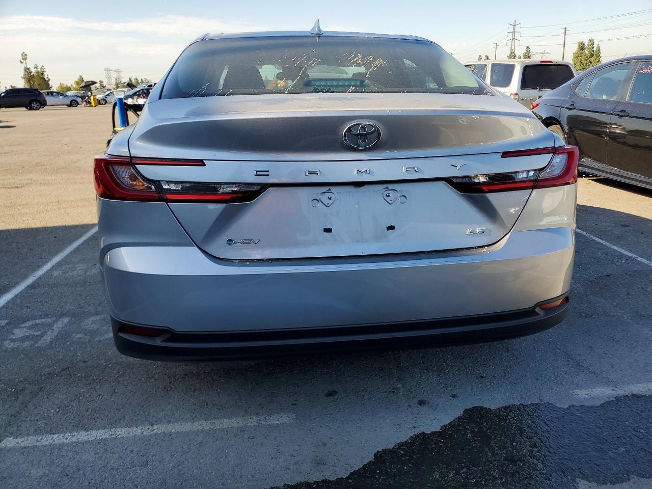 2025 TOYOTA CAMRY LE — Фото 6 из 13