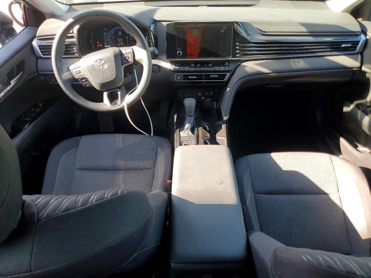 2025 TOYOTA CAMRY LE — Фото 8 из 13