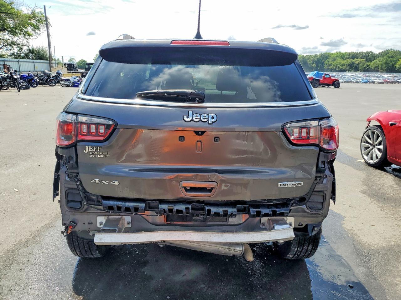 2022 JEEP COMPASS LATITUDE LUX — Фото 6 из 14