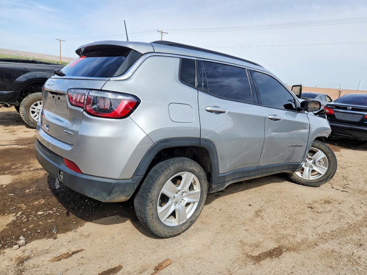 3C4NJDBB7NT165739 2022 JEEP COMPASS photo no. 3