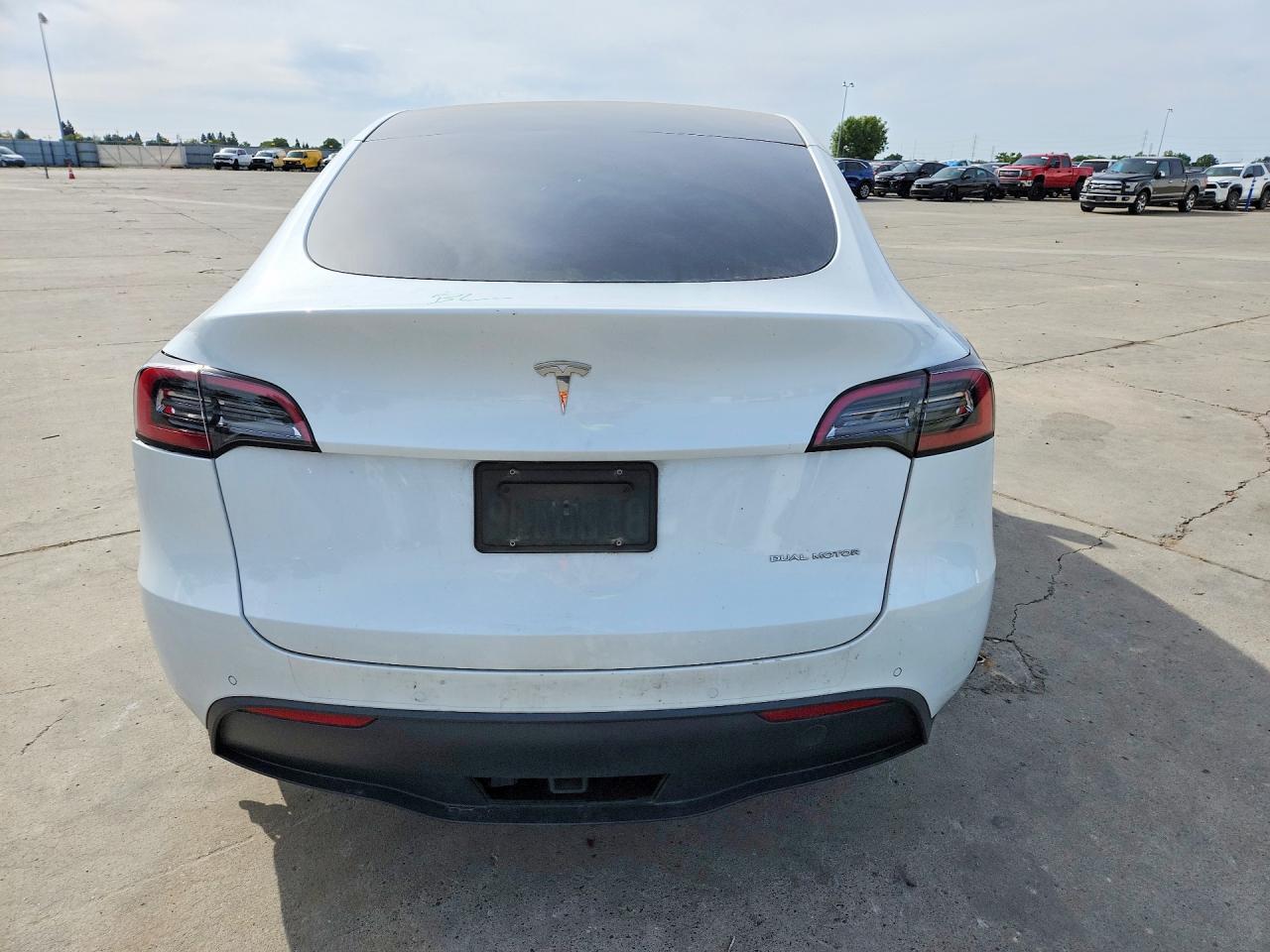2022 TESLA MODEL Y — Фото 6 из 12