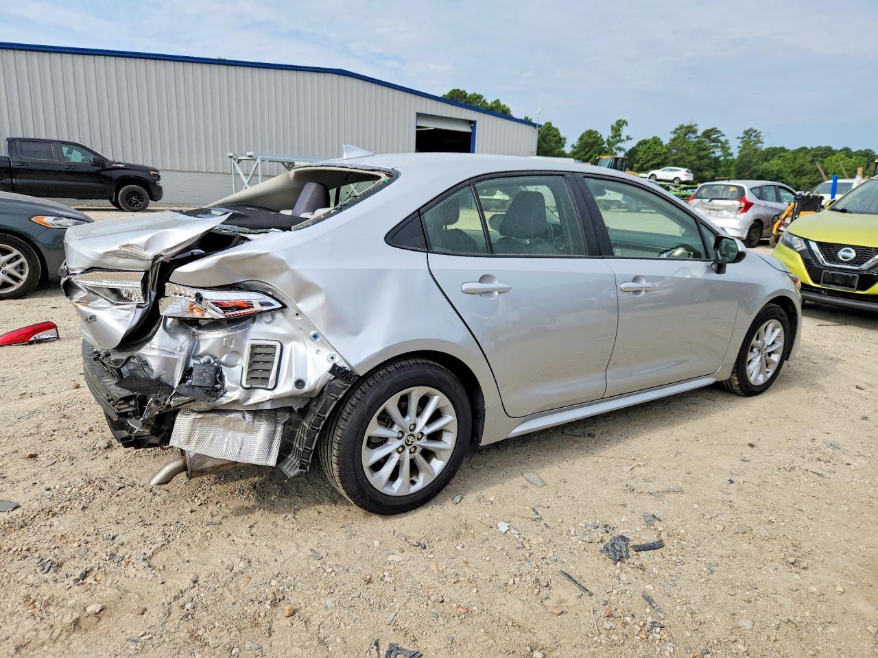 2021 TOYOTA COROLLA LE — Фото 3 из 13