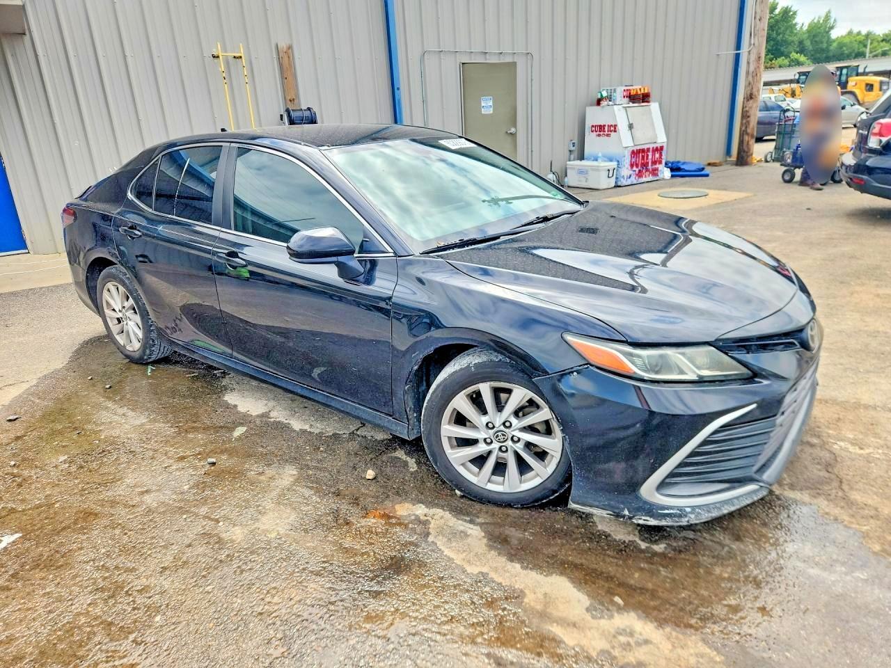 2021 TOYOTA CAMRY LE — Фото 4 из 12