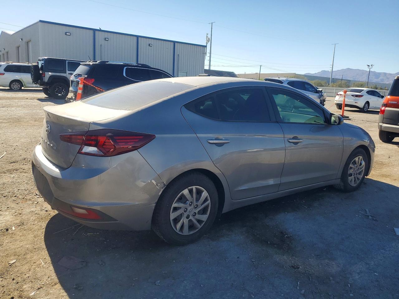 2020 HYUNDAI ELANTRA SE — Фото 3 из 12