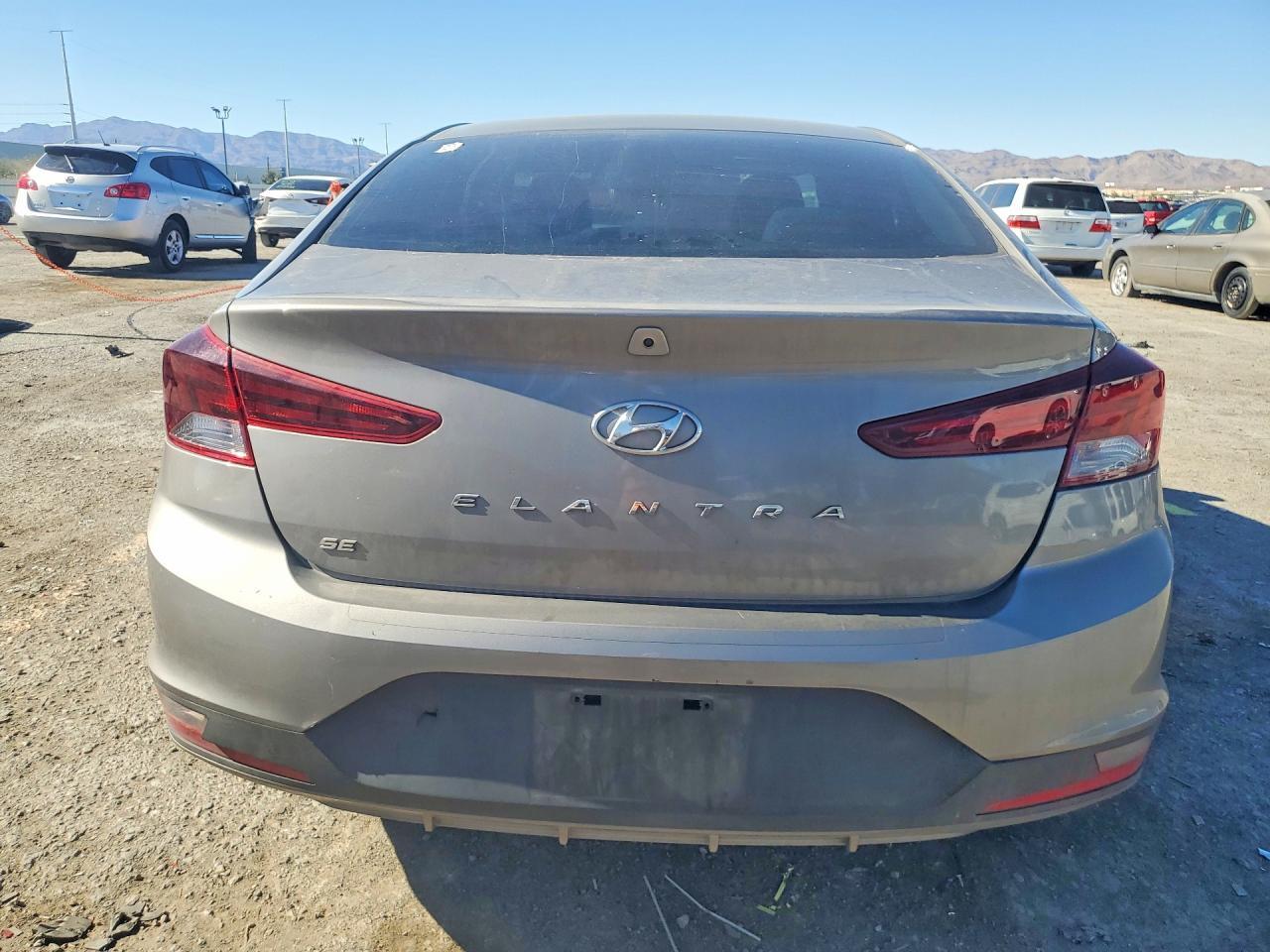 2020 HYUNDAI ELANTRA SE — Фото 6 из 12