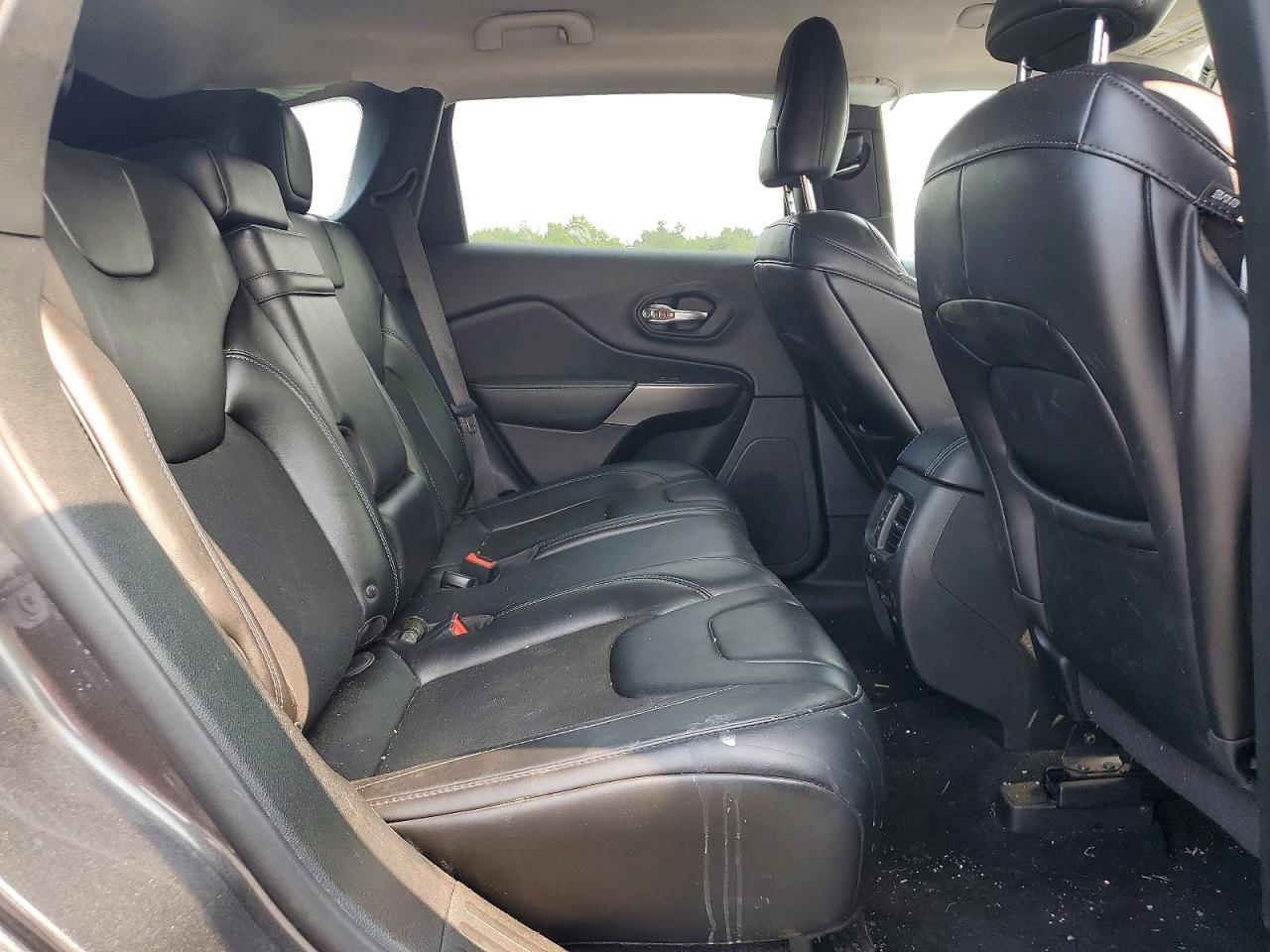 2019 JEEP CHEROKEE LATITUDE PLUS — Фото 10 из 12