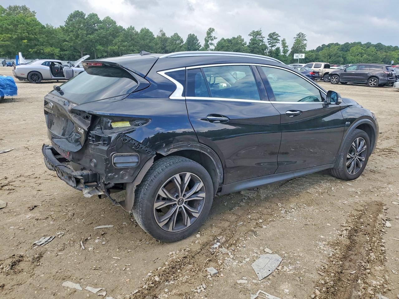 2019 INFINITI QX30 LUXE — Фото 3 из 12