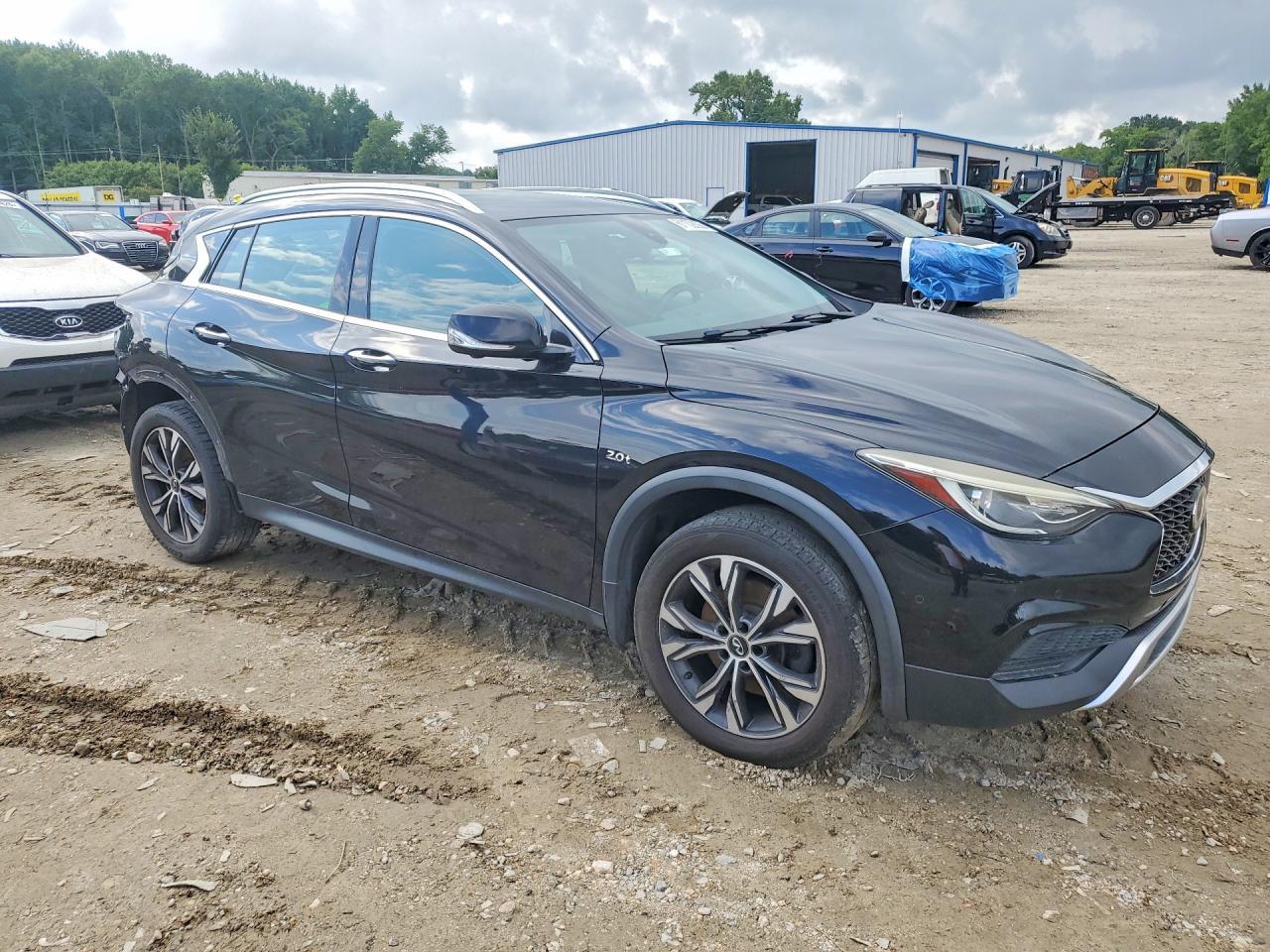 2019 INFINITI QX30 LUXE — Фото 4 из 12