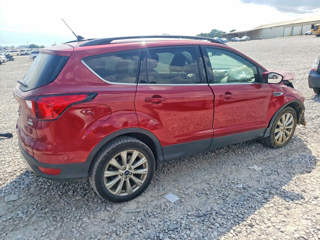 2019 FORD ESCAPE SEL — Фото 3 из 14