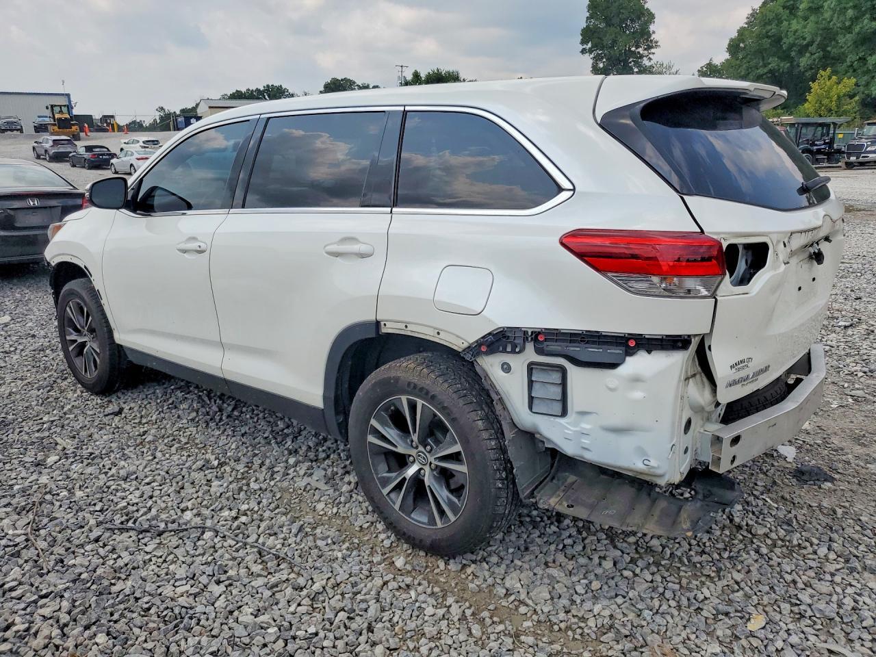 2019 TOYOTA HIGHLANDER LE — Фото 2 из 13