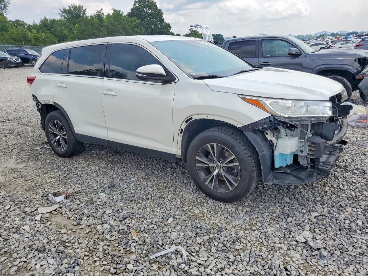 2019 TOYOTA HIGHLANDER LE — Фото 4 из 13