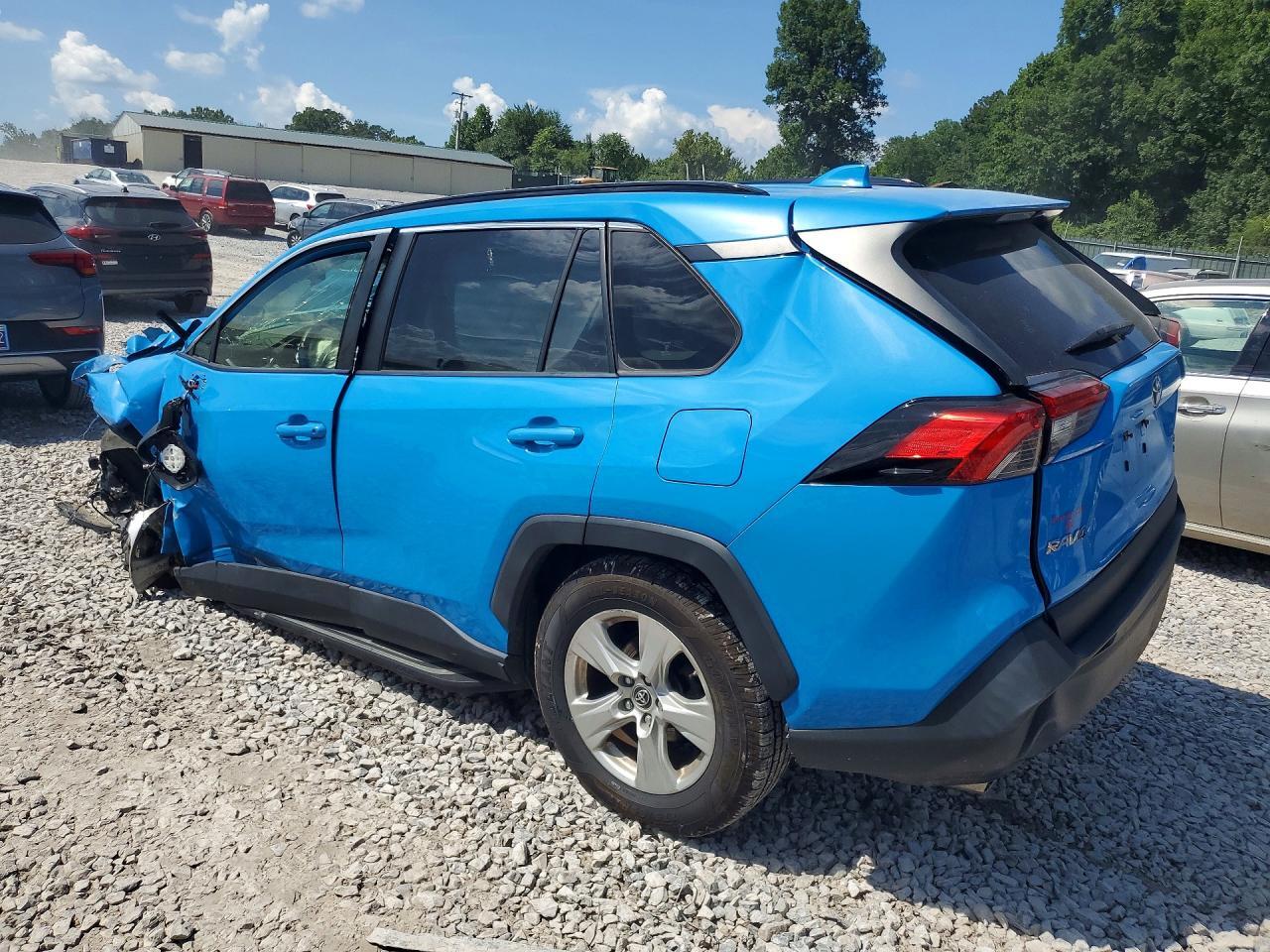 2019 TOYOTA RAV4 XLE — Фото 2 из 13