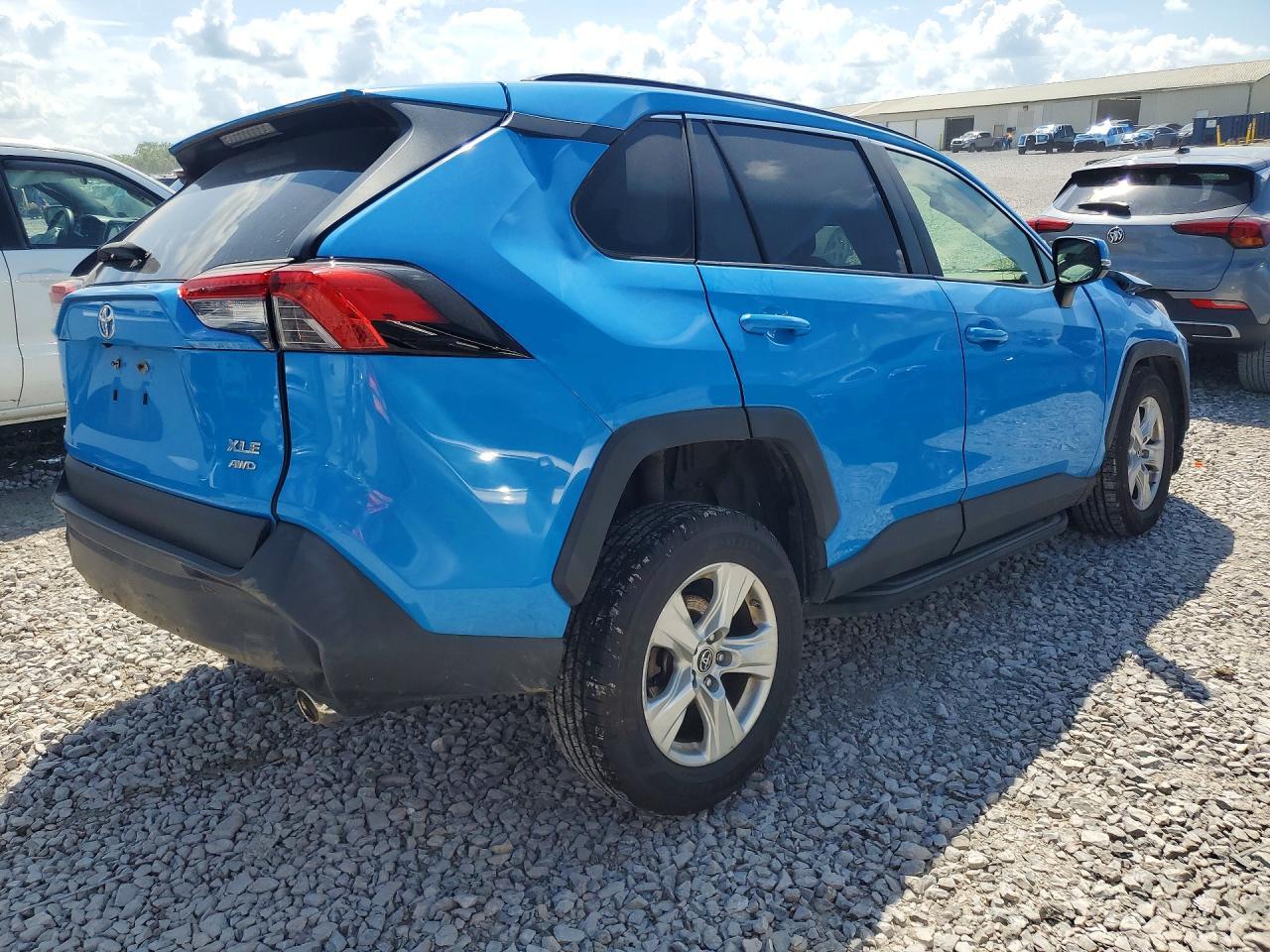 2019 TOYOTA RAV4 XLE — Фото 3 из 13