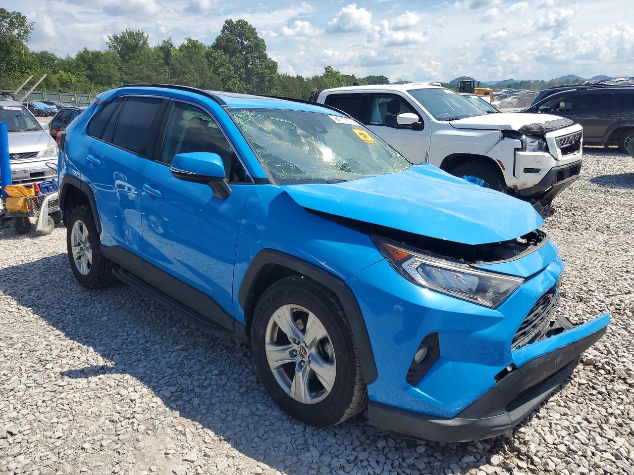 2019 TOYOTA RAV4 XLE — Фото 4 из 13