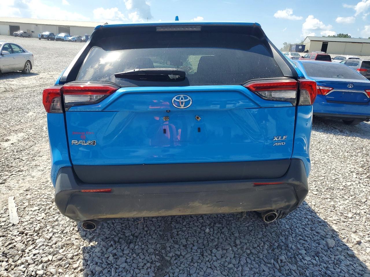 2019 TOYOTA RAV4 XLE — Фото 6 из 13