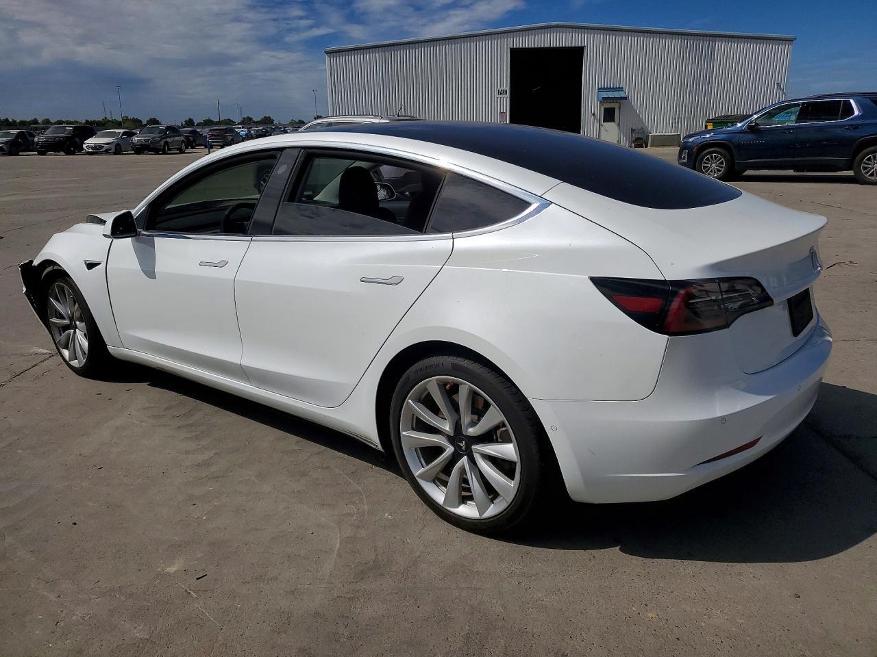 2019 TESLA MODEL 3 — Фото 2 из 12