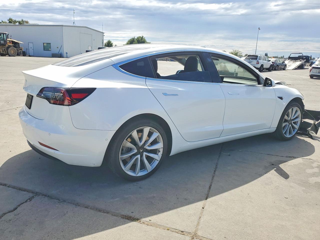 2019 TESLA MODEL 3 — Фото 3 из 12