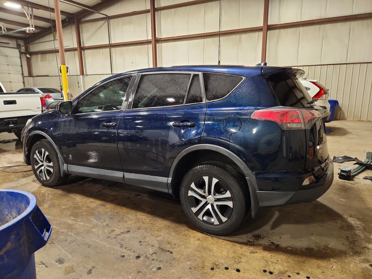 2018 TOYOTA RAV4 LE — Фото 2 из 14