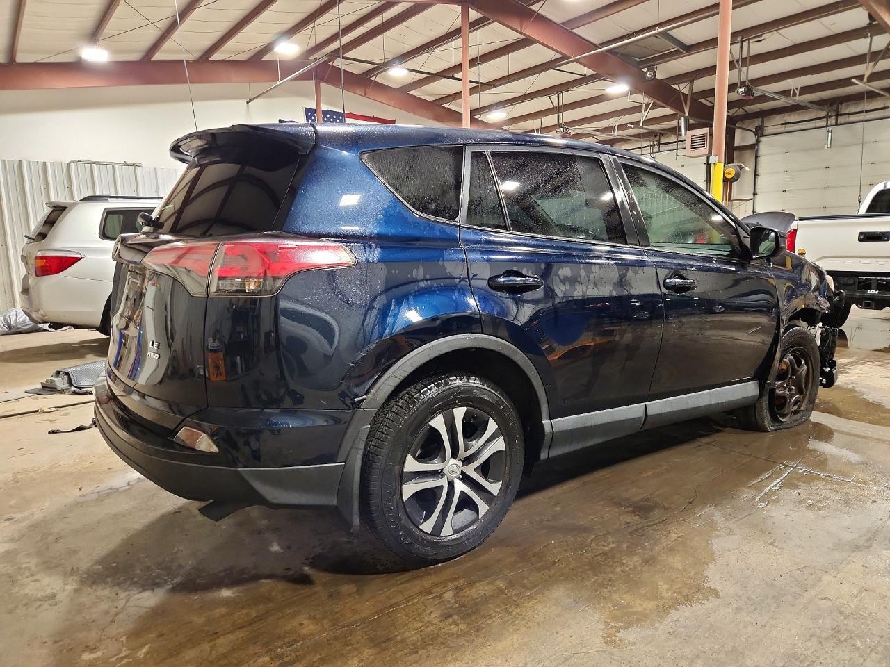 2018 TOYOTA RAV4 LE — Фото 3 из 14