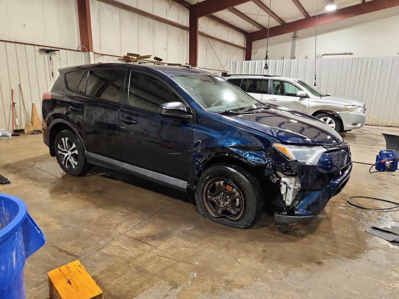 2018 TOYOTA RAV4 LE — Фото 4 из 14