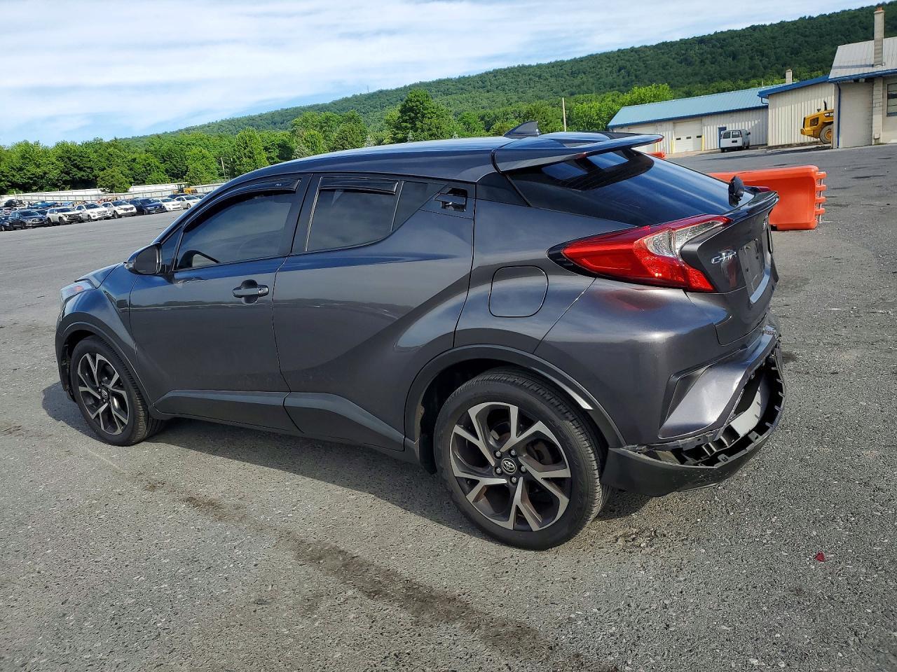 2018 TOYOTA C-HR XLE — Фото 2 из 12