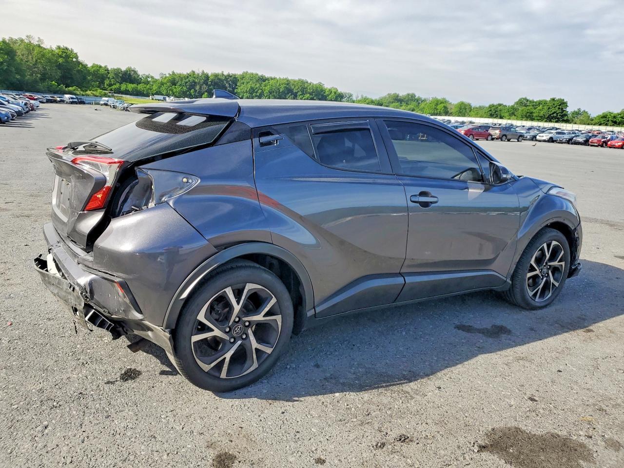 2018 TOYOTA C-HR XLE — Фото 3 из 12