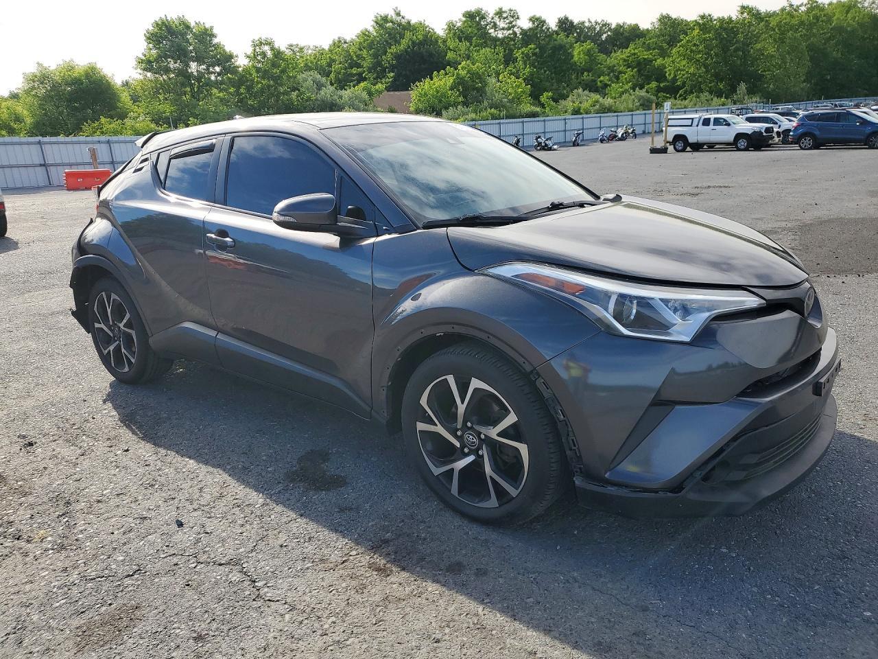 2018 TOYOTA C-HR XLE — Фото 4 из 12