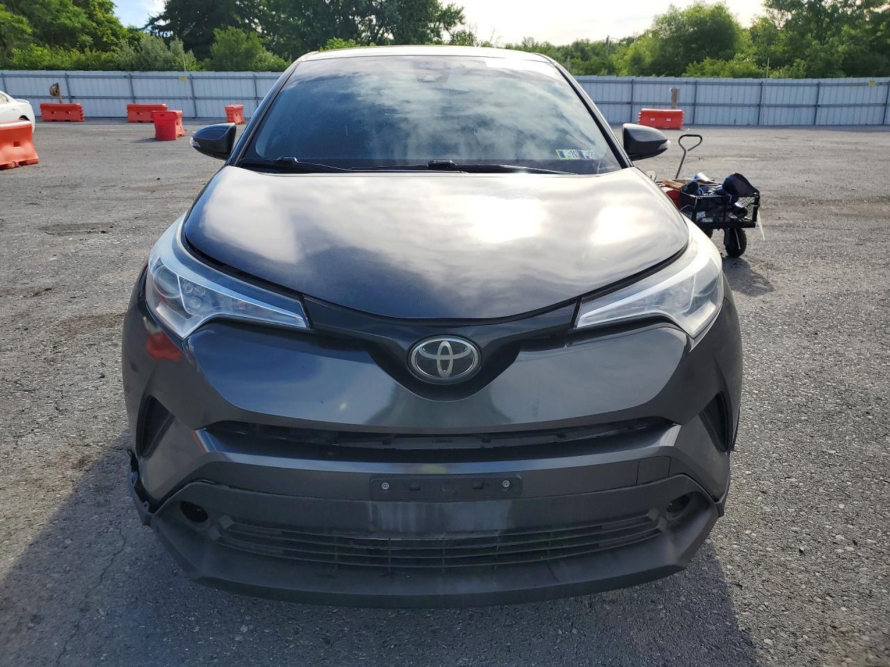 2018 TOYOTA C-HR XLE — Фото 5 из 12