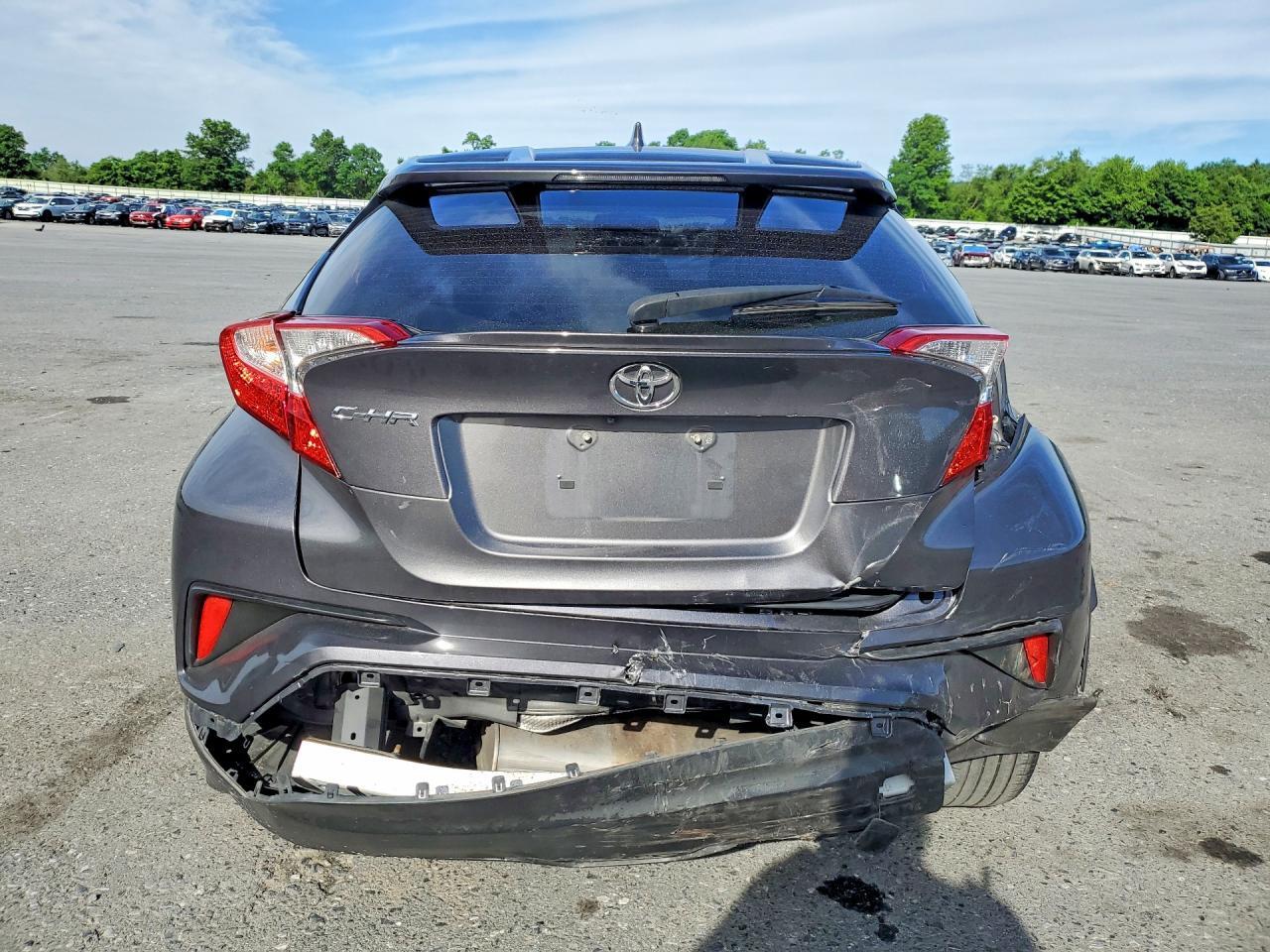 2018 TOYOTA C-HR XLE — Фото 6 из 12