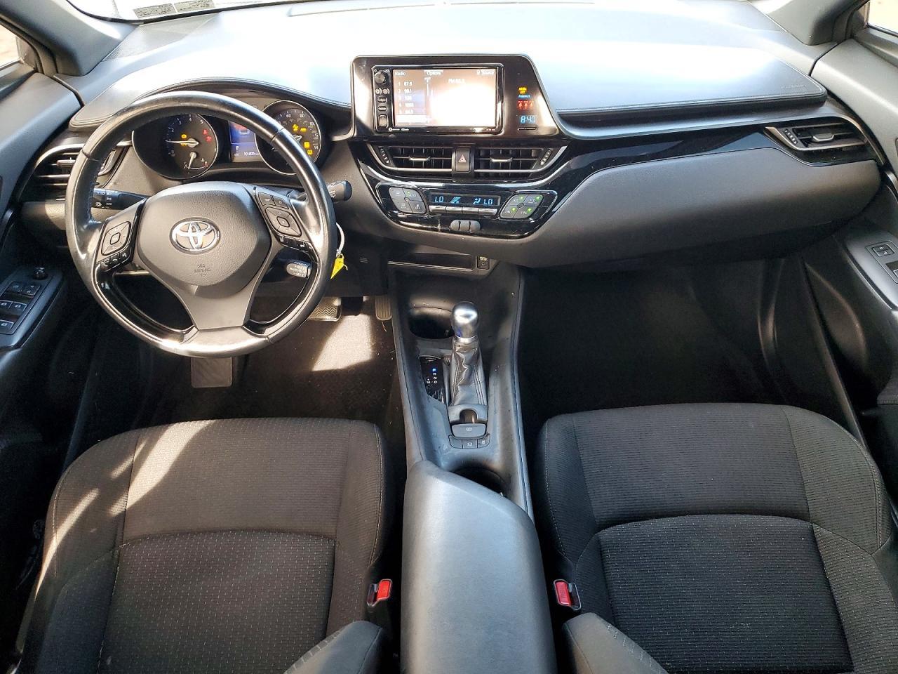 2018 TOYOTA C-HR XLE — Фото 8 из 12