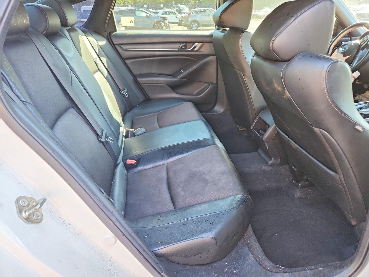 1HGCV1F39JA165256 2018 HONDA ACCORD photo no. 10