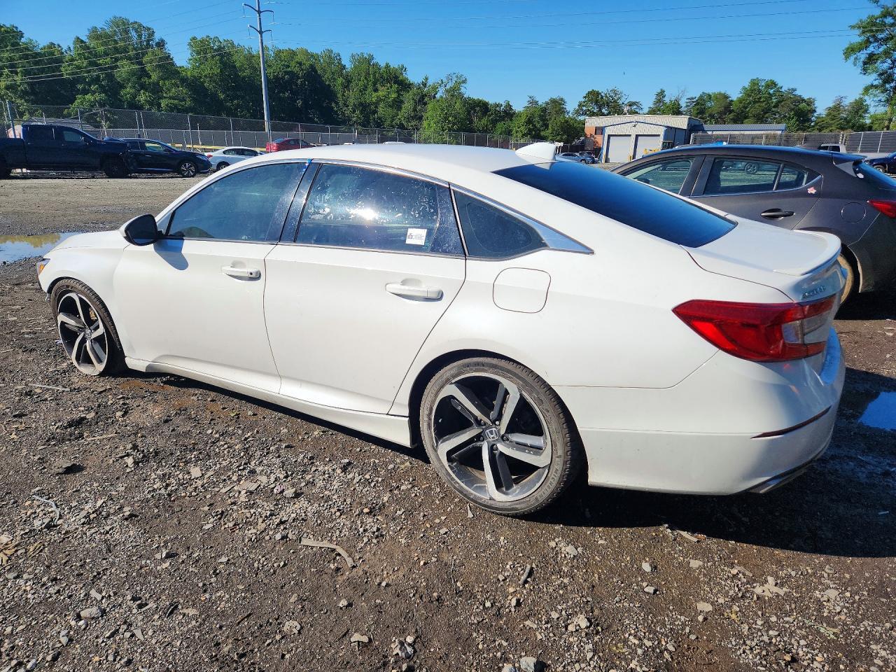 1HGCV1F39JA165256 2018 HONDA ACCORD photo no. 2