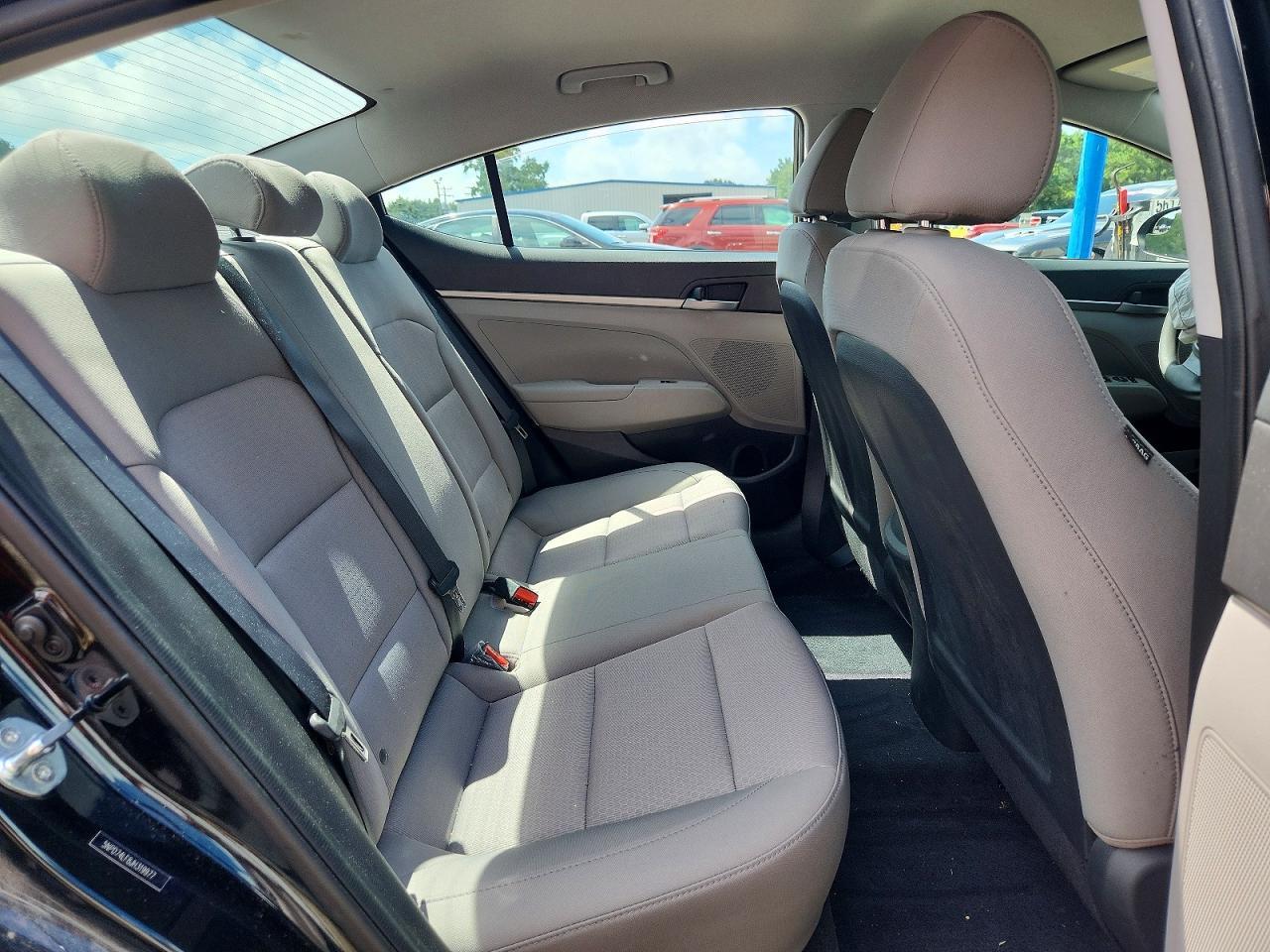 2018 HYUNDAI ELANTRA SE — Фото 10 из 12