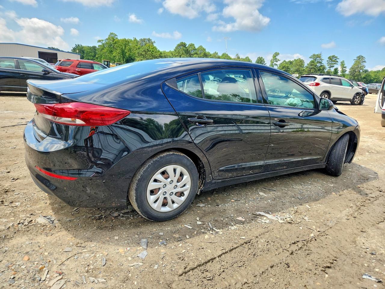 2018 HYUNDAI ELANTRA SE — Фото 3 из 12