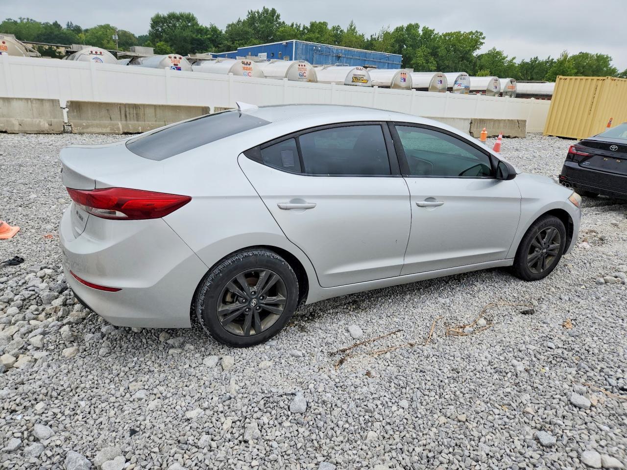 2018 HYUNDAI ELANTRA SEL — Фото 3 из 12
