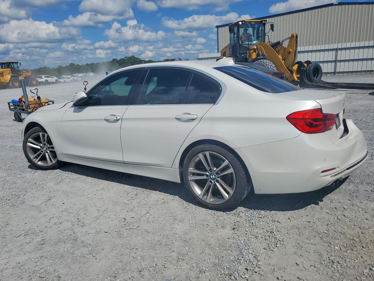 WBA8B9C51JEE80823 2018 BMW 330 photo no. 2