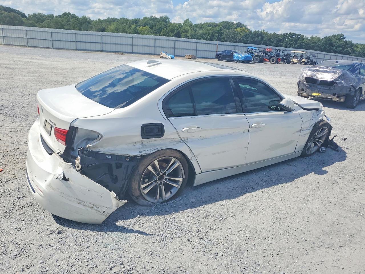 WBA8B9C51JEE80823 2018 BMW 330 photo no. 3