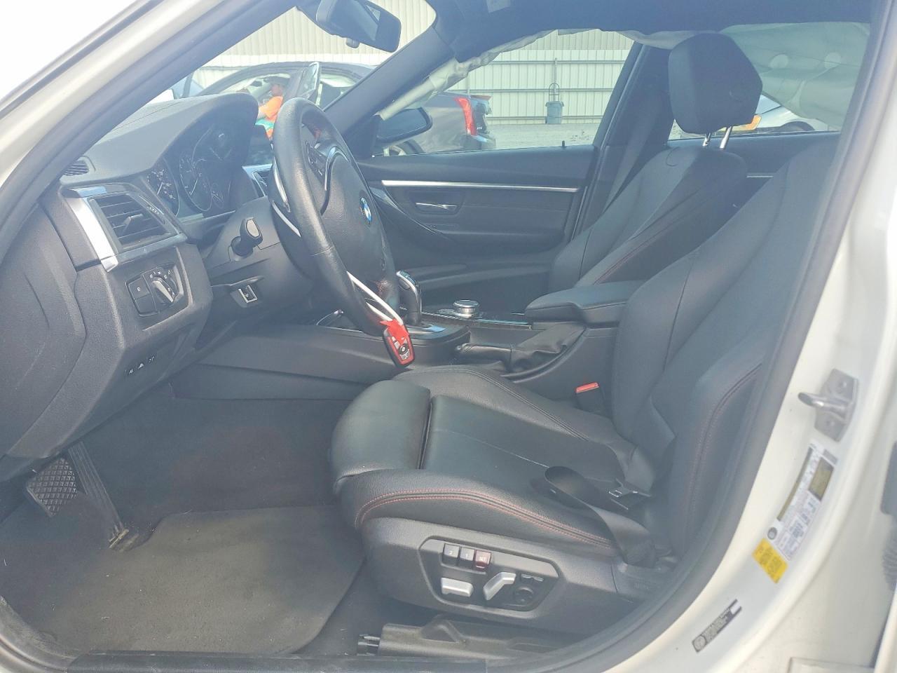 WBA8B9C51JEE80823 2018 BMW 330 photo no. 7