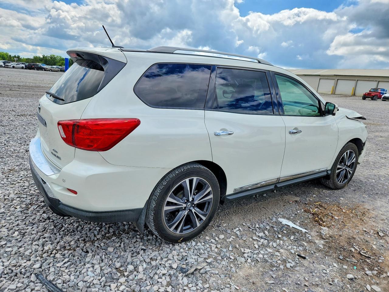 2018 NISSAN PATHFINDER PLATINUM — Фото 3 из 14