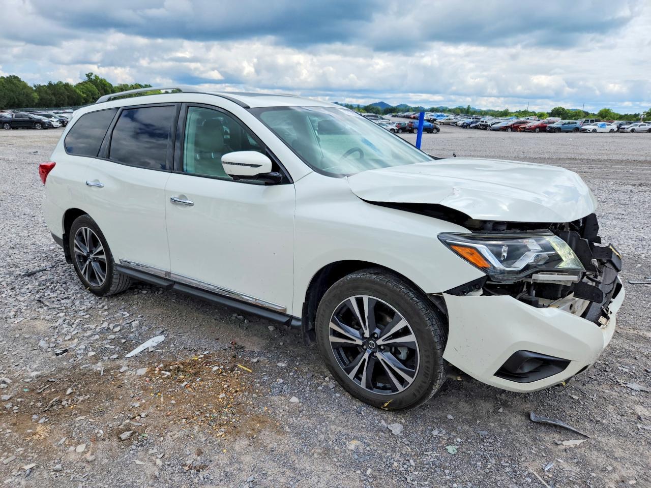 2018 NISSAN PATHFINDER PLATINUM — Фото 4 из 14