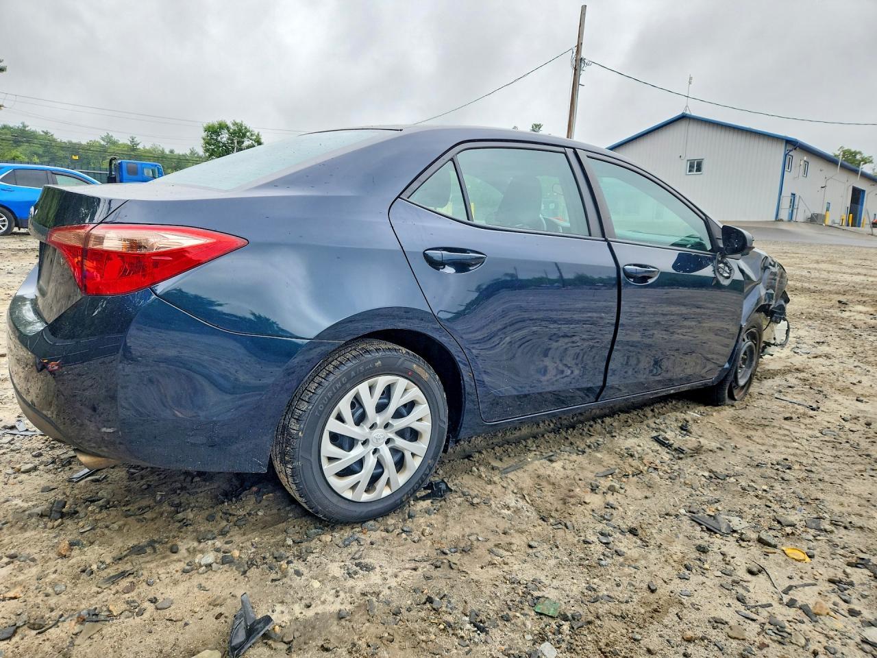 2T1BURHE0HC899123 2017 TOYOTA COROLLA photo no. 3