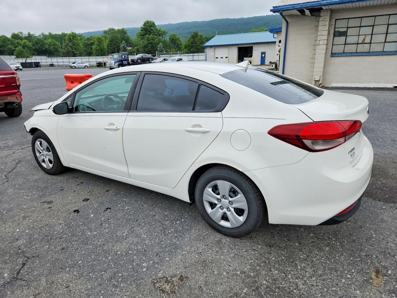 2017 KIA FORTE LX — Фото 2 из 12