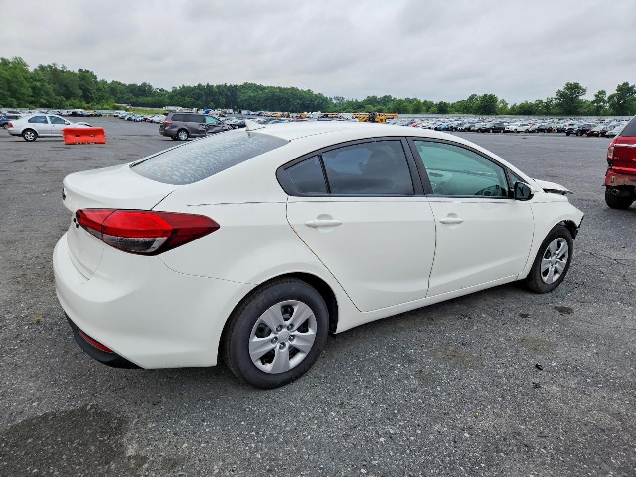 2017 KIA FORTE LX — Фото 3 из 12