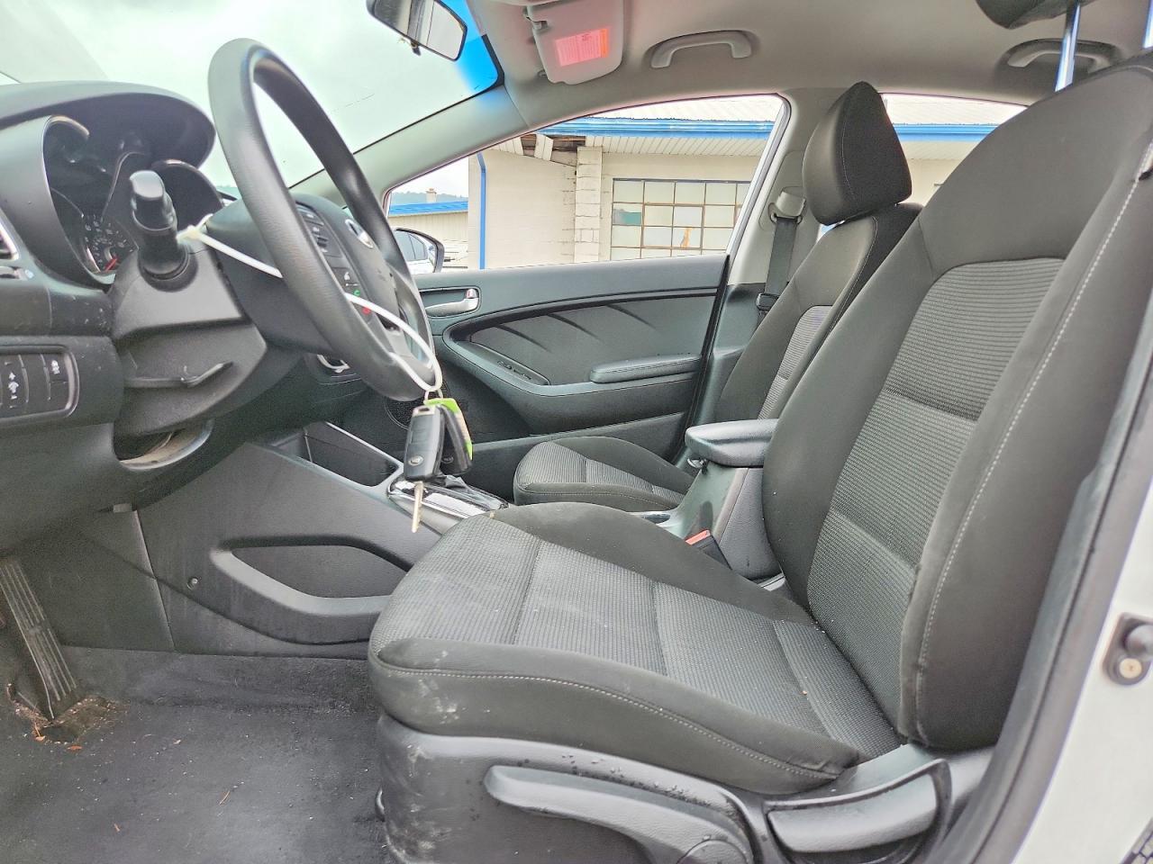 2017 KIA FORTE LX — Фото 7 из 12