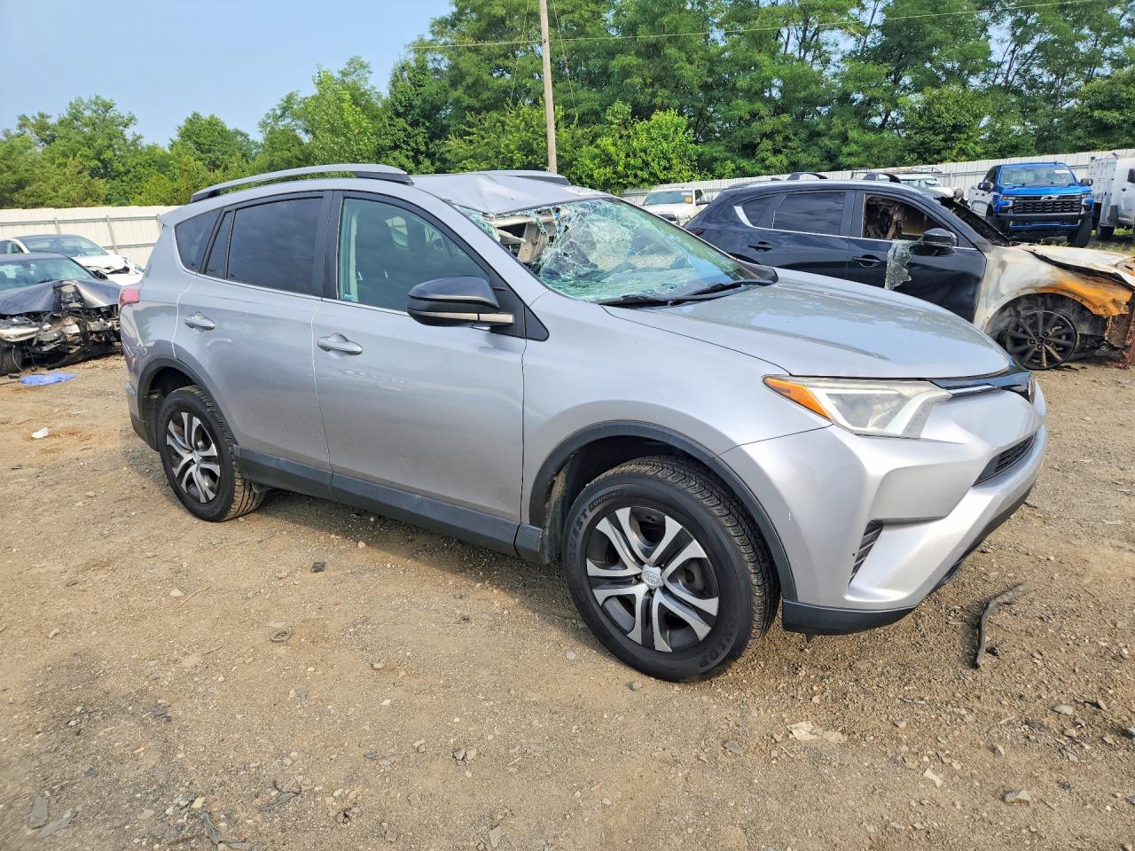 2T3BFREV4HW638842 2017 TOYOTA RAV4 photo no. 4