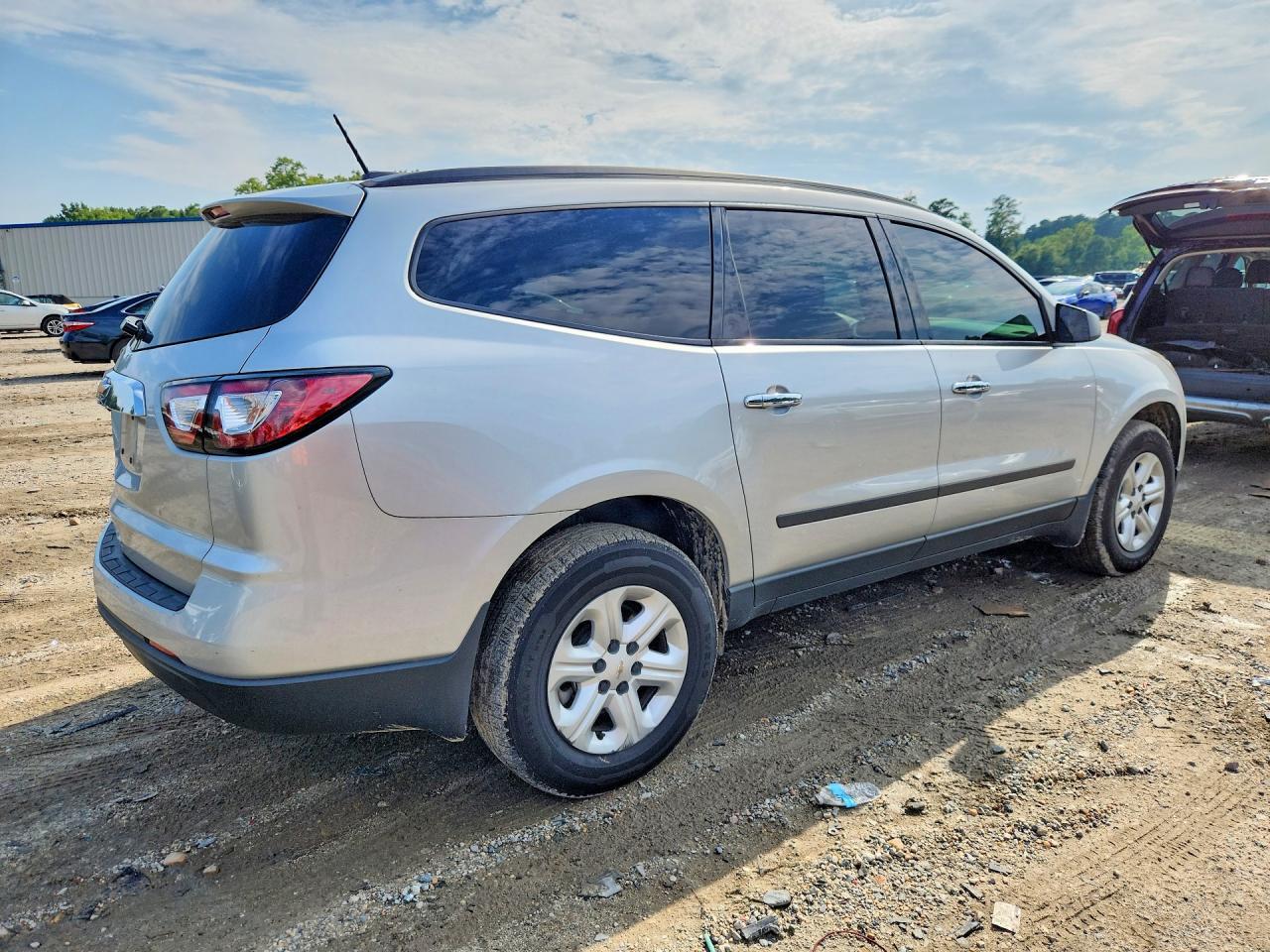 2017 CHEVROLET TRAVERSE LS — Фото 3 из 13