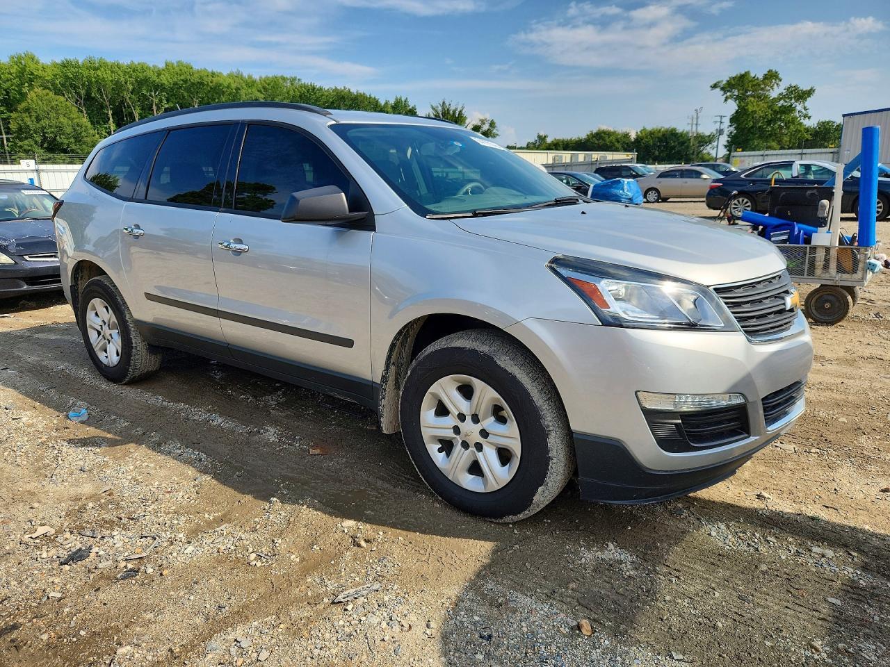 2017 CHEVROLET TRAVERSE LS — Фото 4 из 13